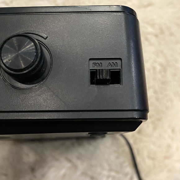 Vintage Lloyd’s AM/FM Dual Alarm Clock Woodgrain - Picture 9 of 12